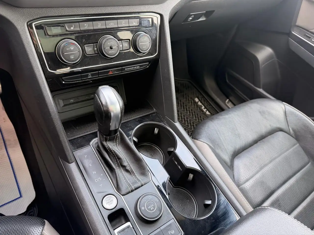 Volkswagen Atlas photo Volkswagen Atlas