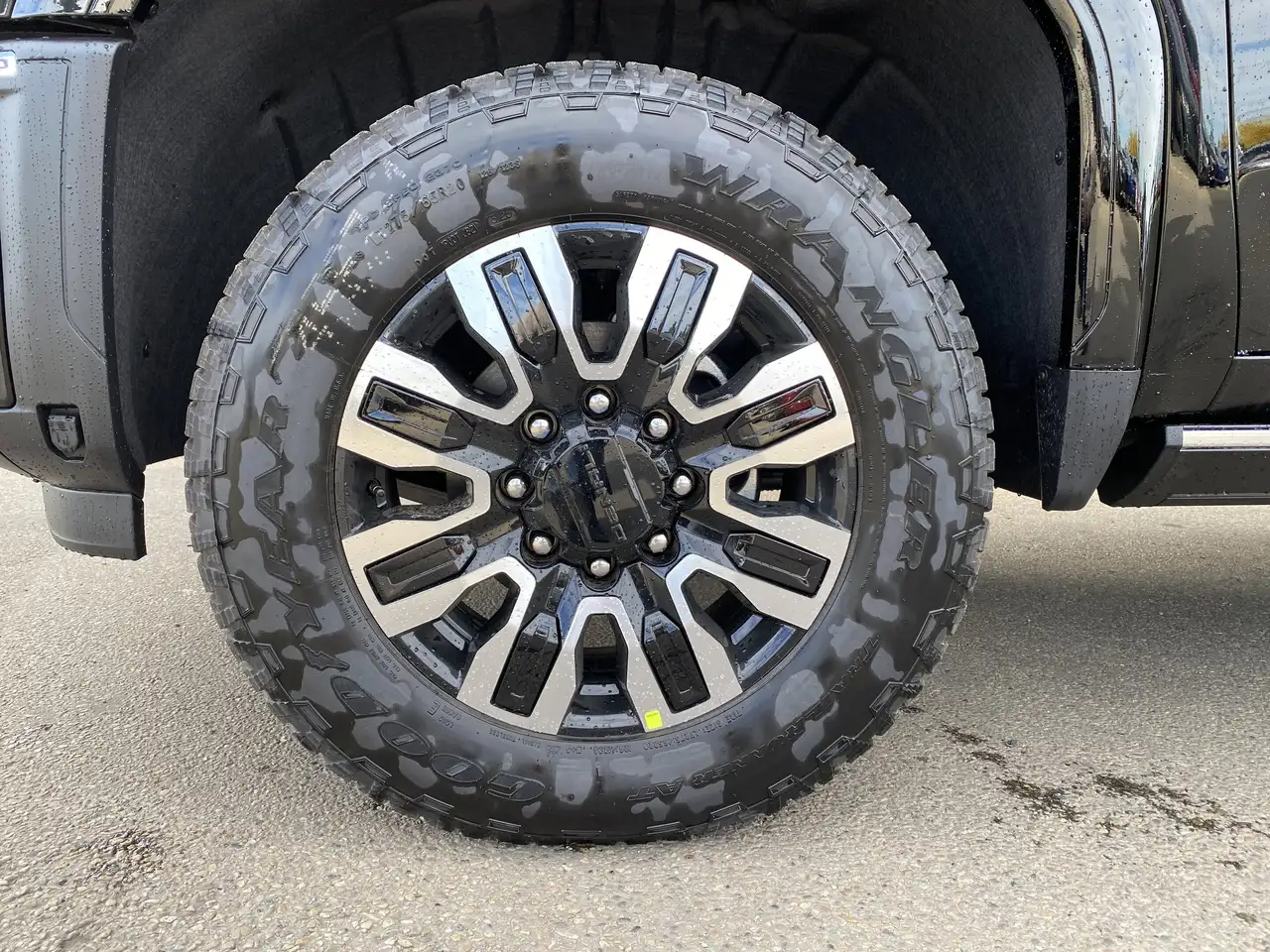 GMC Sierra 3500HD снимка GMC Sierra 3500HD