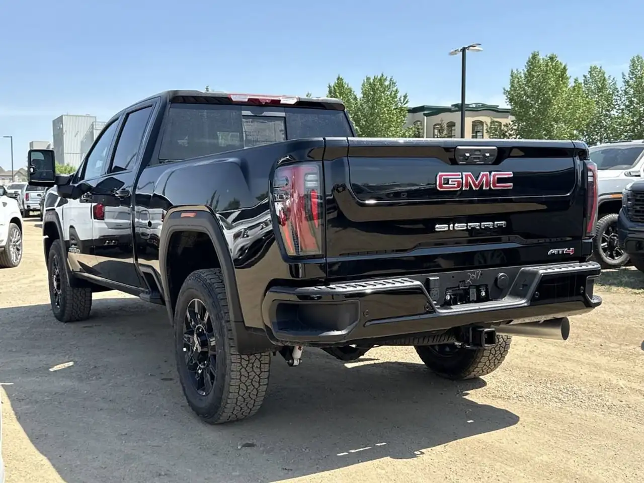 GMC Sierra 3500HD снимка GMC Sierra 3500HD