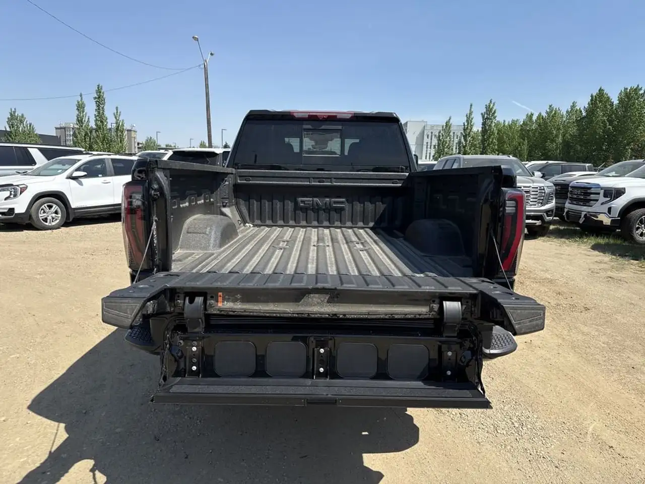 GMC Sierra 3500HD снимка GMC Sierra 3500HD