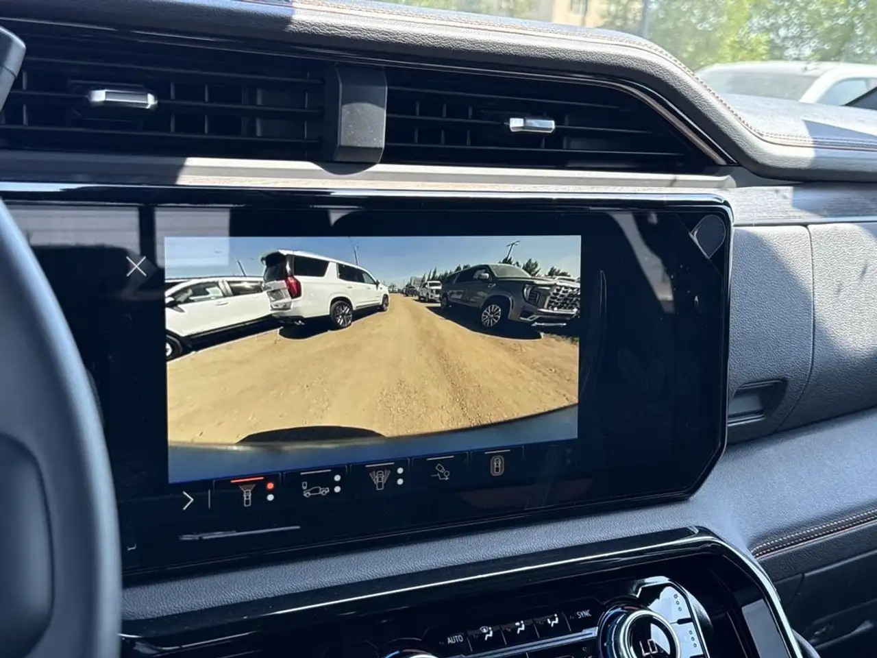 GMC Sierra 3500HD снимка GMC Sierra 3500HD