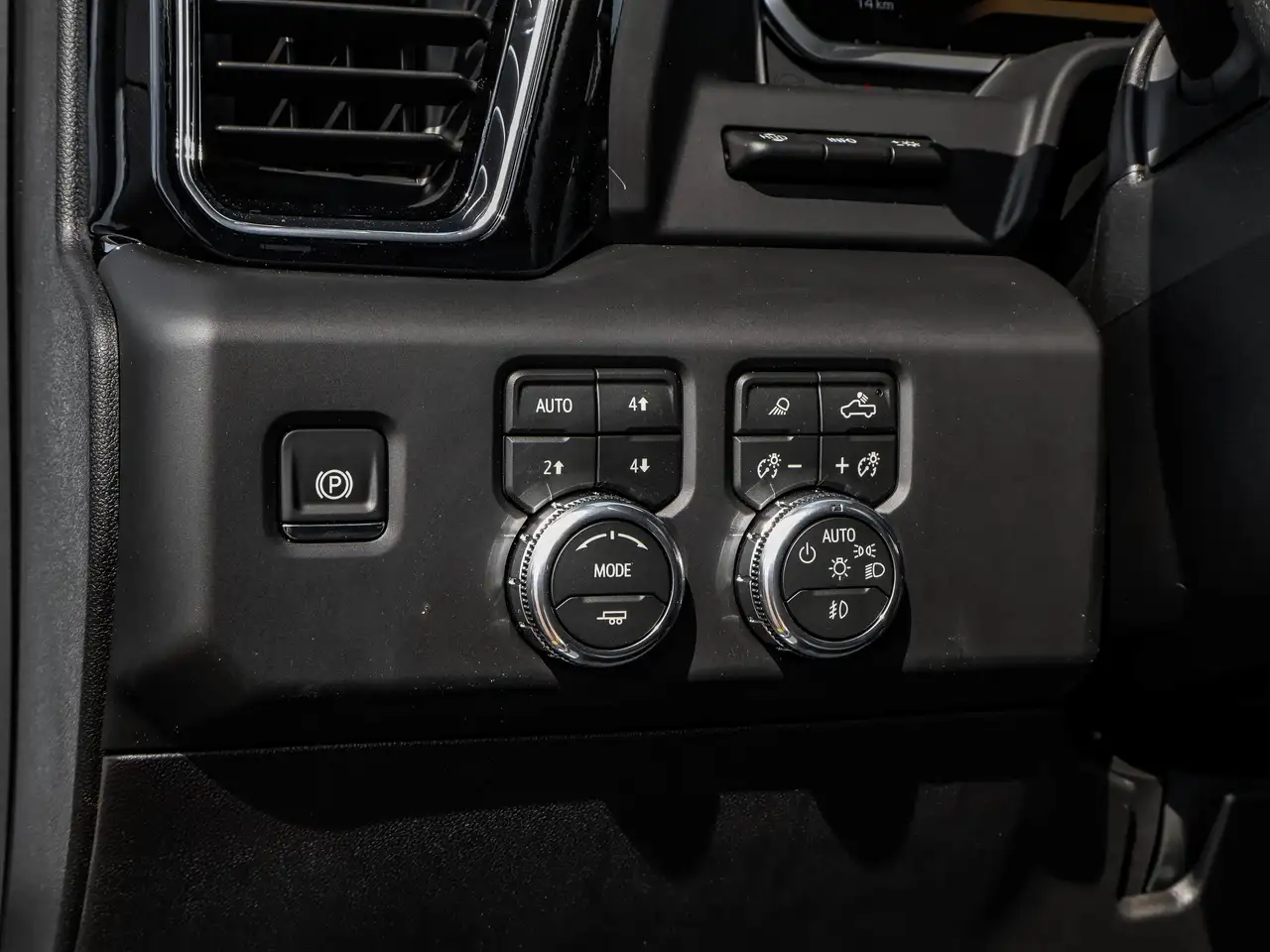 GMC Sierra 3500HD снимка GMC Sierra 3500HD