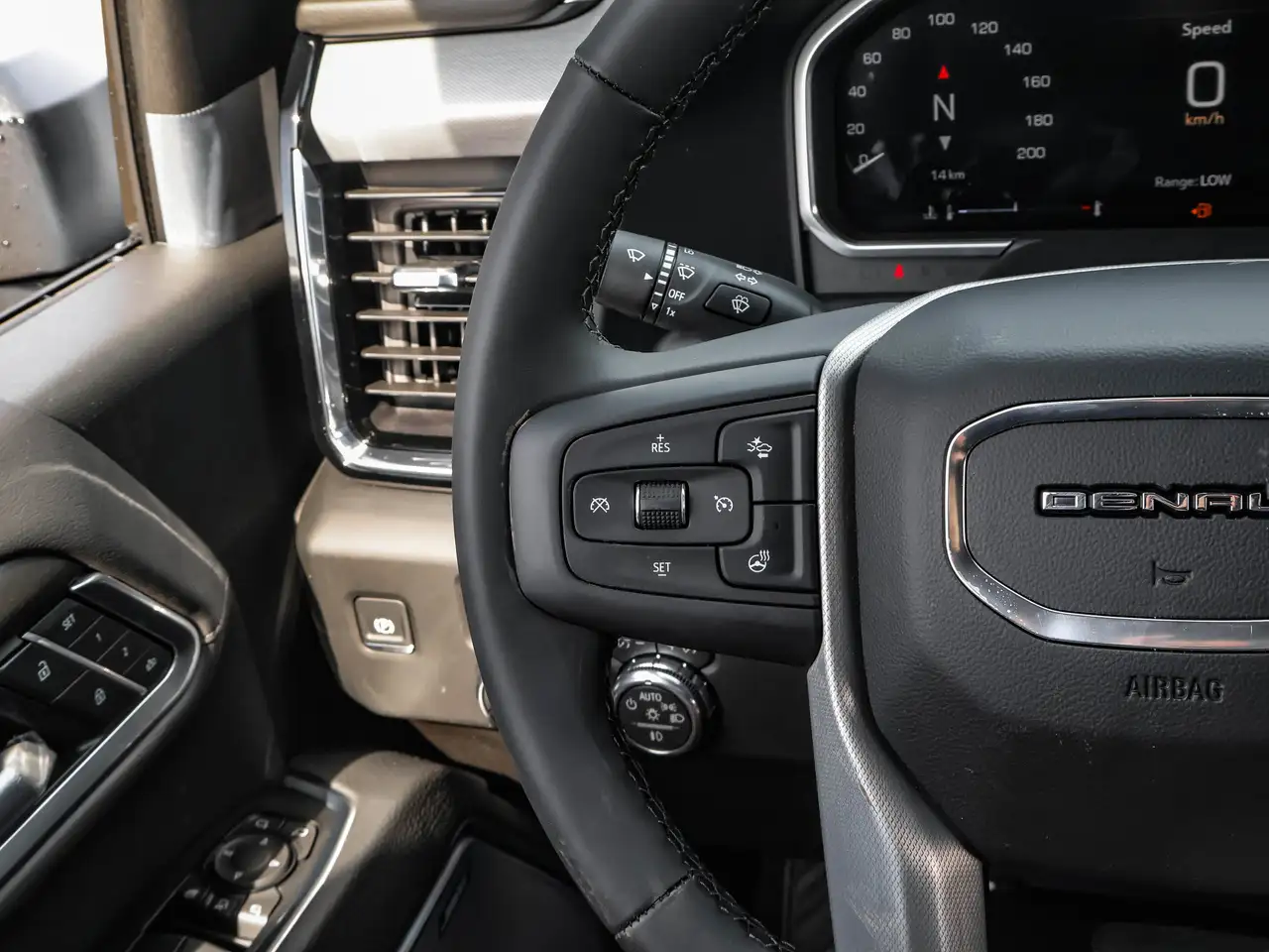 GMC Sierra 3500HD снимка GMC Sierra 3500HD