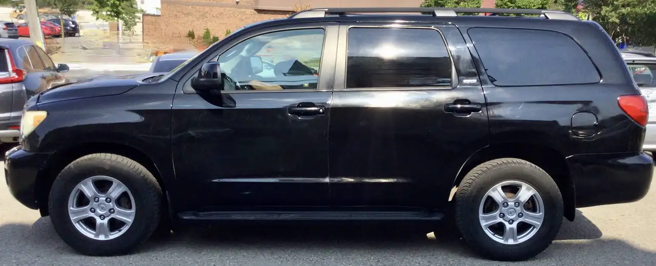 Toyota Sequoia снимка Toyota Sequoia