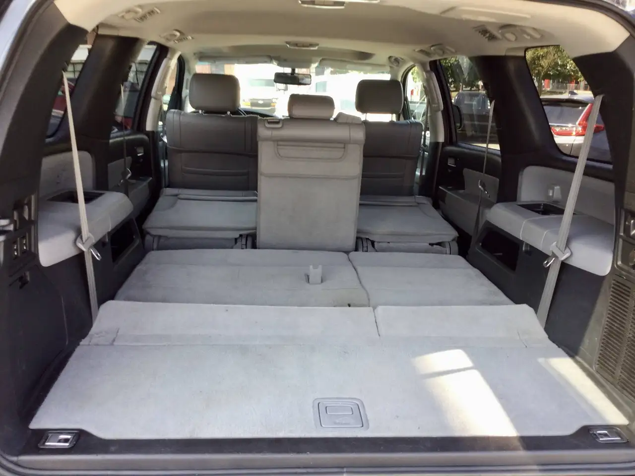 Toyota Sequoia снимка Toyota Sequoia
