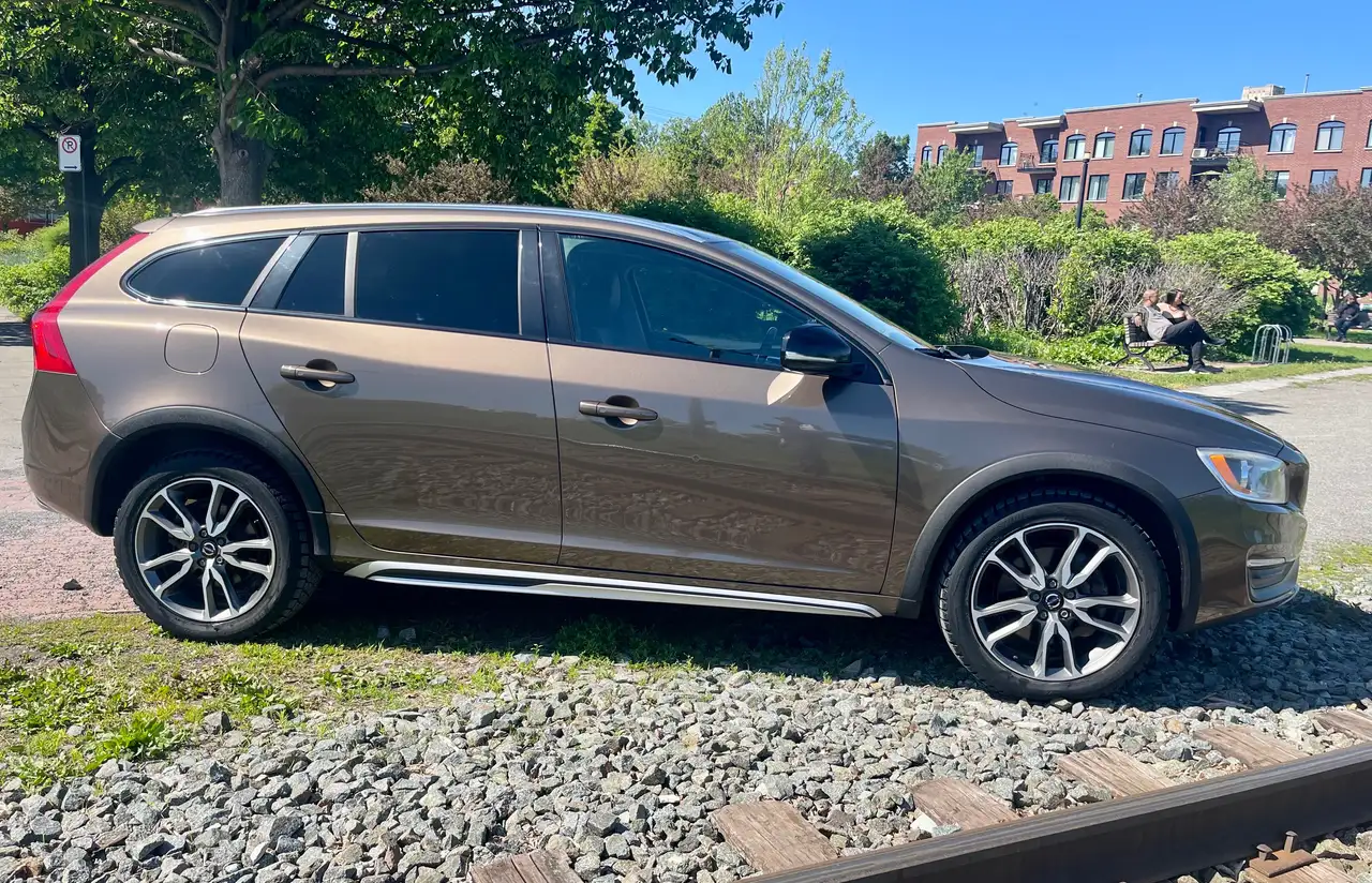 2015 Volvo V60 Cross Country