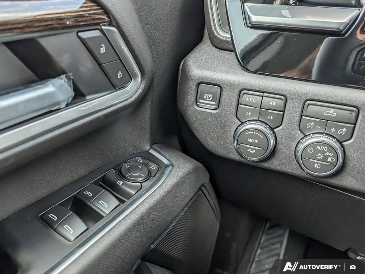 GMC Sierra 3500HD снимка GMC Sierra 3500HD