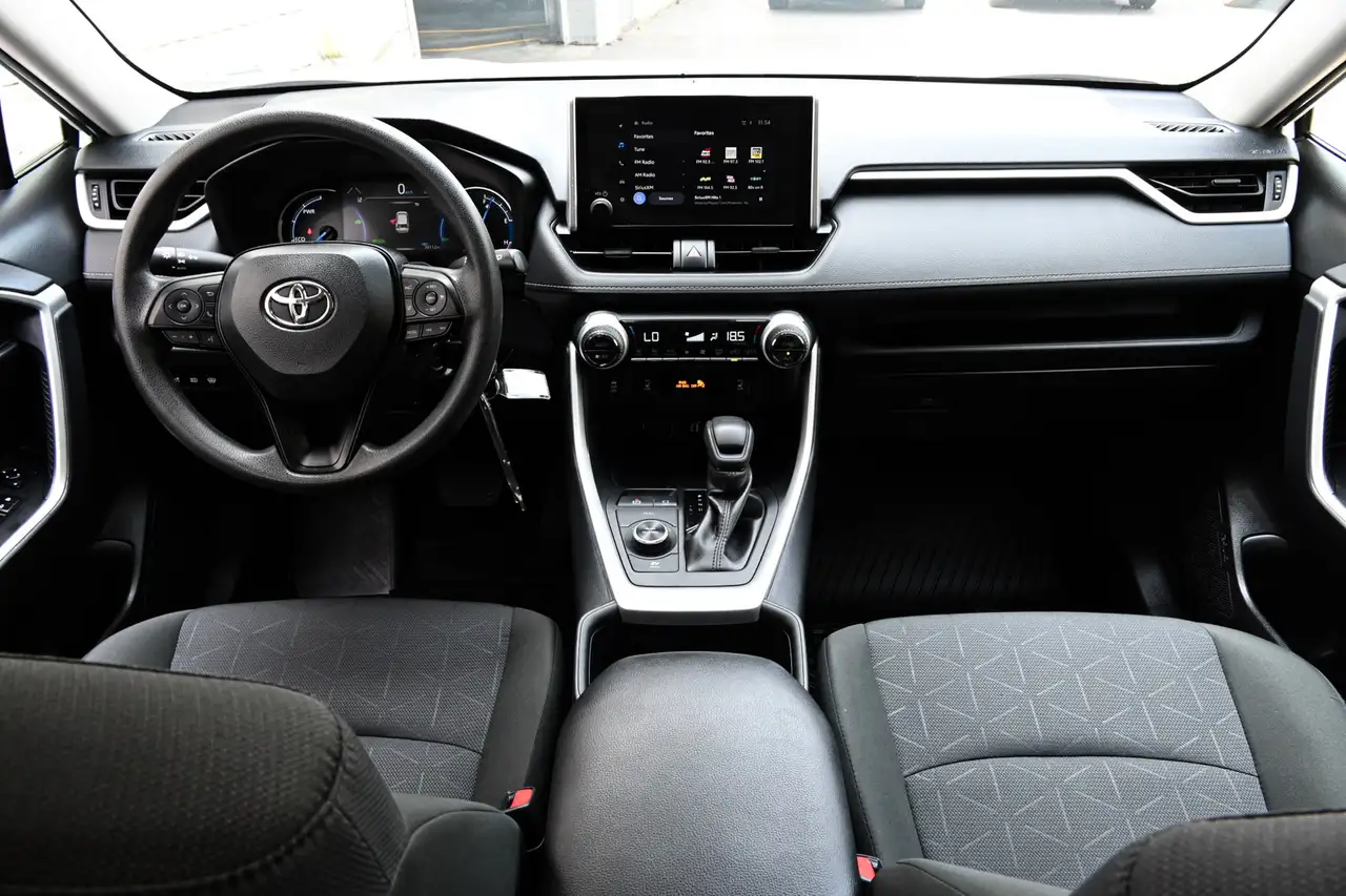 Toyota RAV 4 снимка Toyota RAV 4
