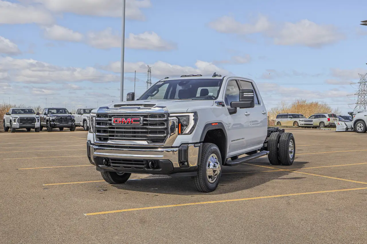 GMC Sierra 3500HD снимка GMC Sierra 3500HD
