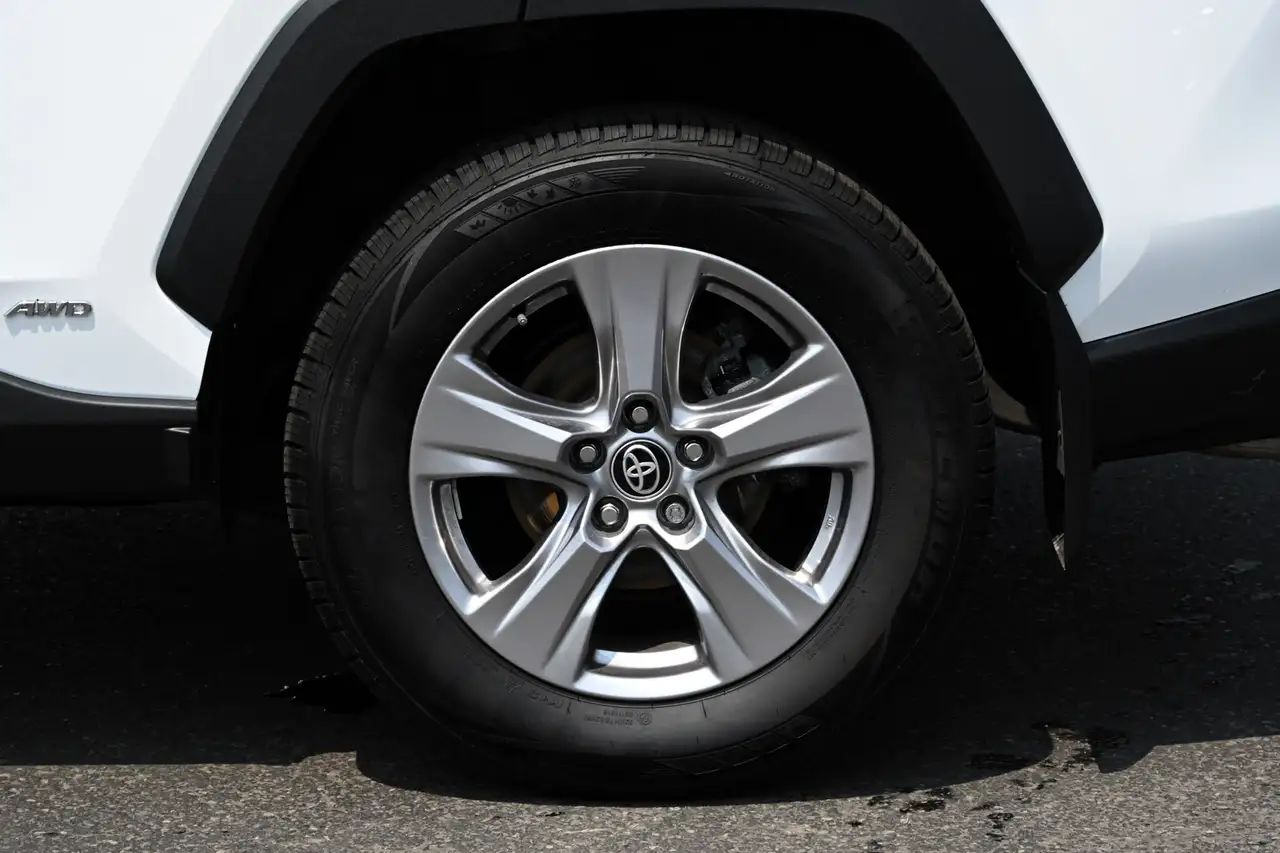 Toyota RAV 4 снимка Toyota RAV 4
