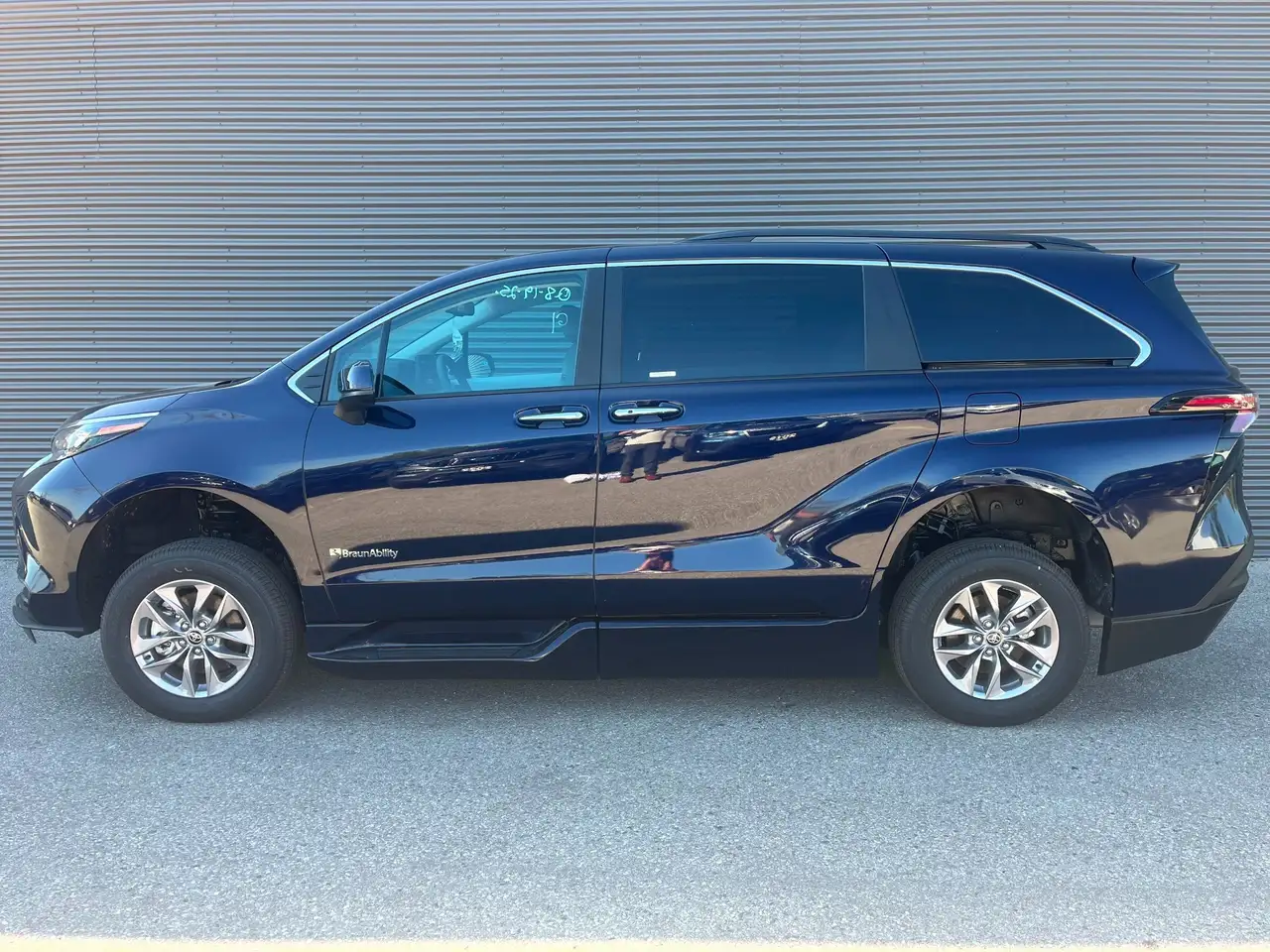 Toyota Sienna снимка Toyota Sienna