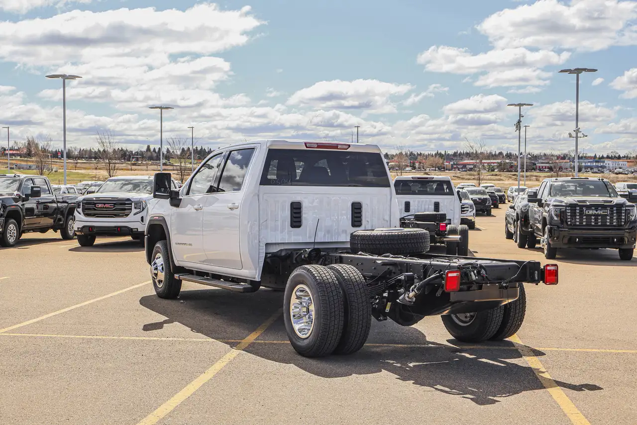 GMC Sierra 3500HD снимка GMC Sierra 3500HD