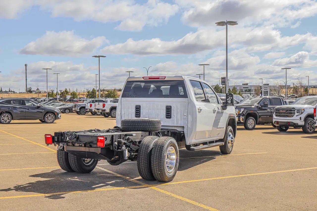 GMC Sierra 3500HD снимка GMC Sierra 3500HD