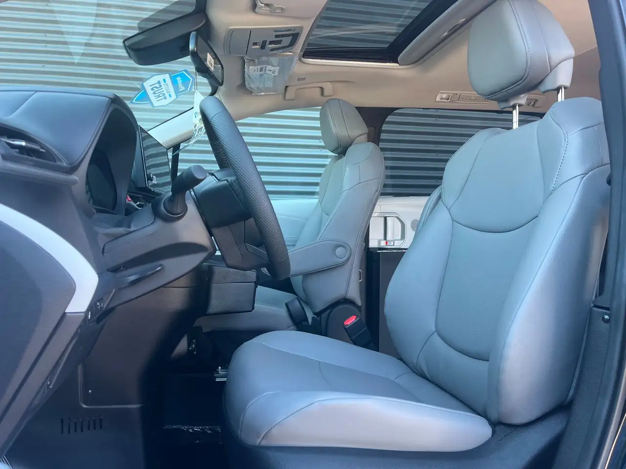 Toyota Sienna снимка Toyota Sienna