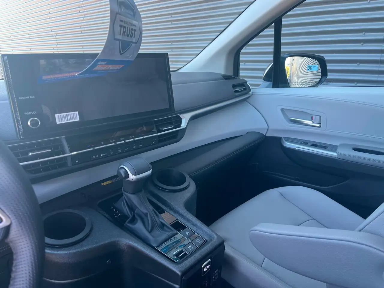 Toyota Sienna снимка Toyota Sienna