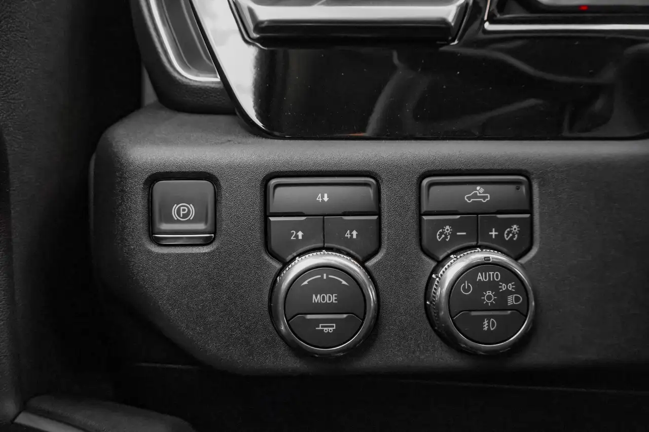 GMC Sierra 3500HD снимка GMC Sierra 3500HD