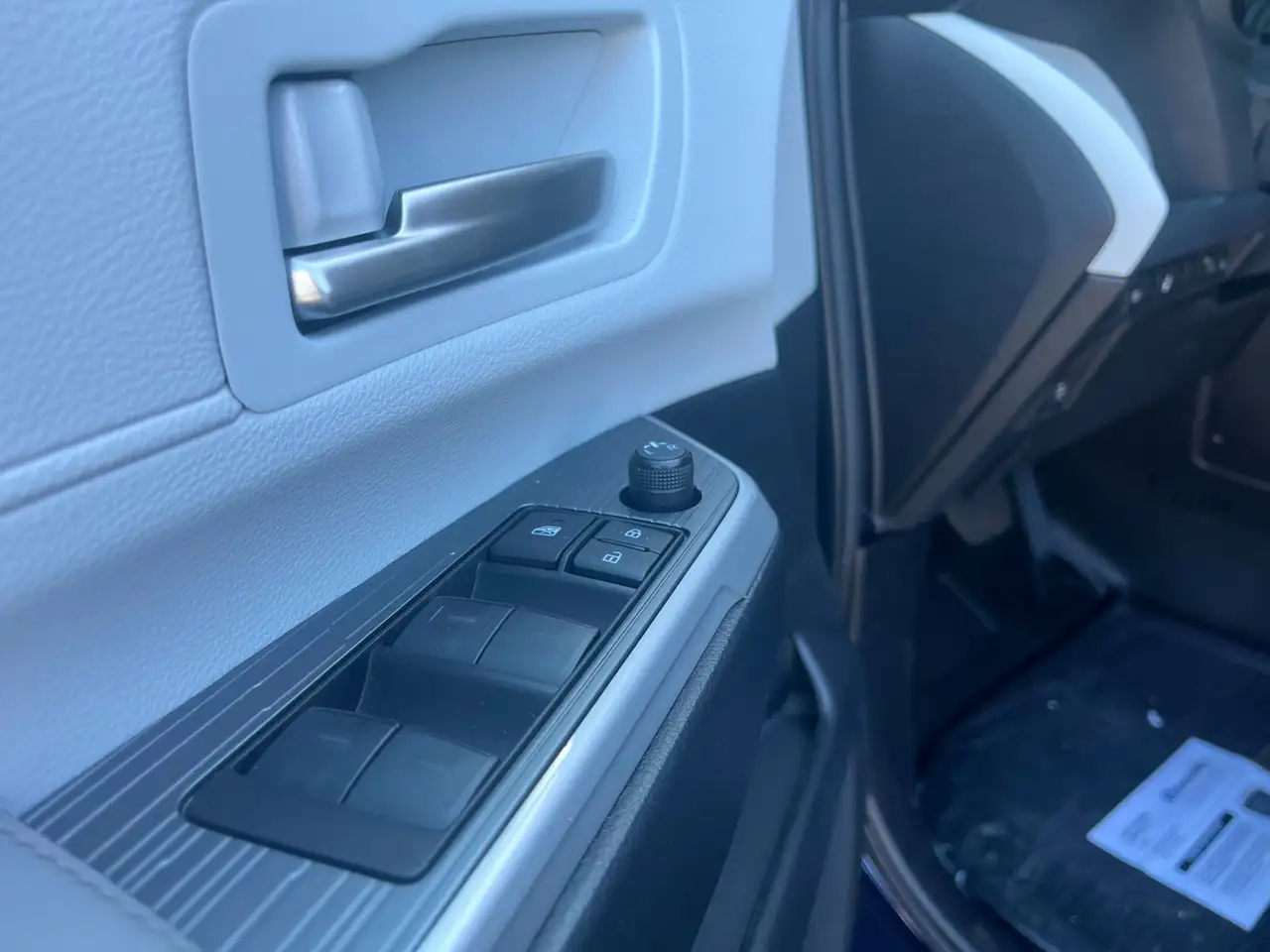 Toyota Sienna снимка Toyota Sienna
