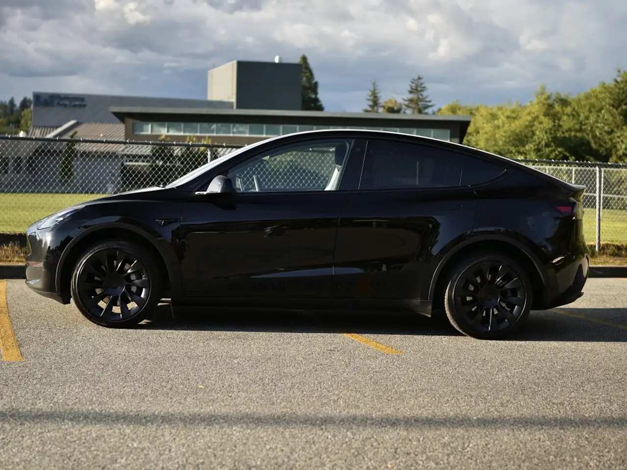 Tesla Model Y photo Tesla Model Y