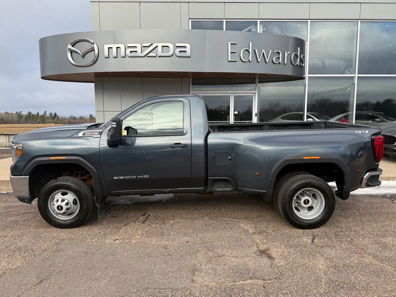 GMC Sierra 3500HD снимка GMC Sierra 3500HD