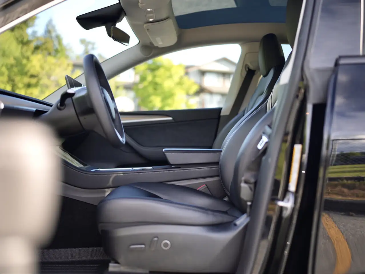 Tesla Model Y photo Tesla Model Y