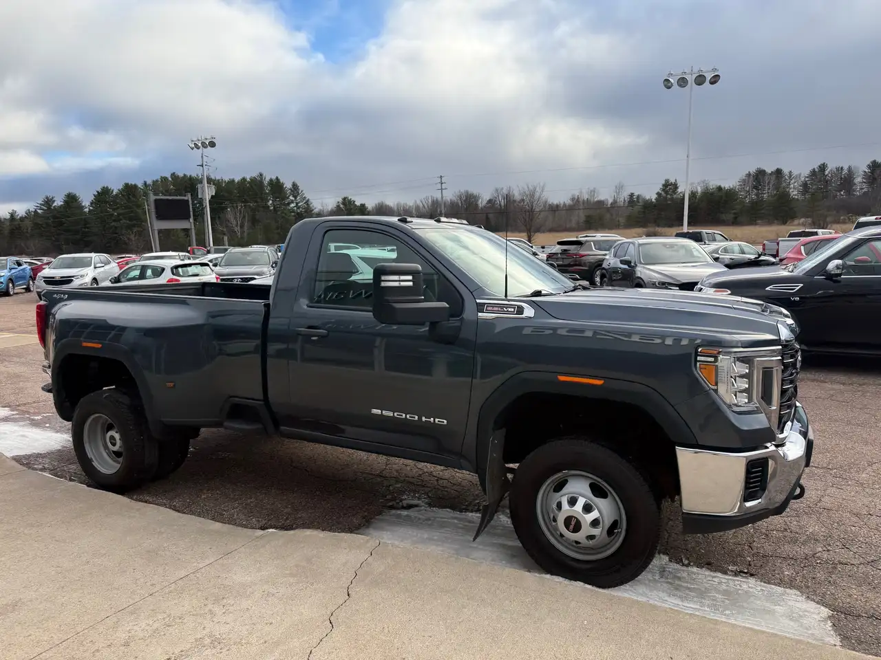 GMC Sierra 3500HD снимка GMC Sierra 3500HD