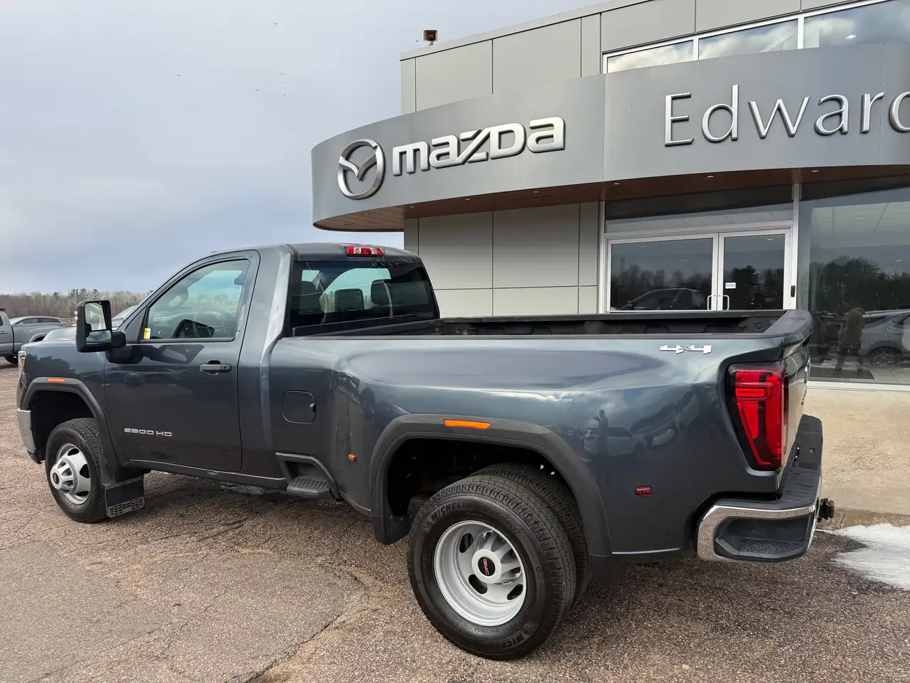 GMC Sierra 3500HD снимка GMC Sierra 3500HD