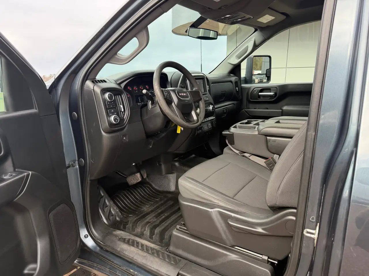 GMC Sierra 3500HD снимка GMC Sierra 3500HD