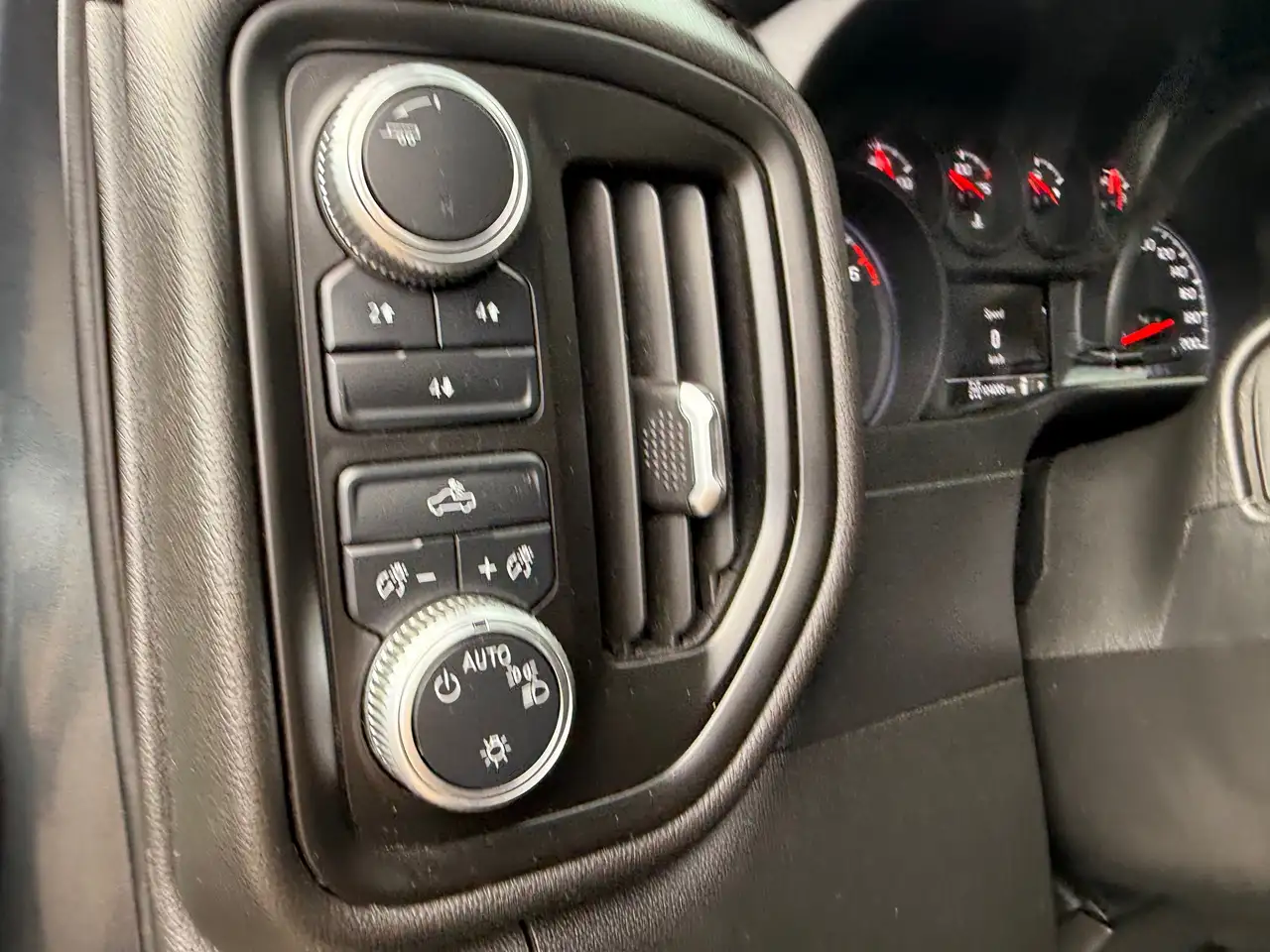 GMC Sierra 3500HD снимка GMC Sierra 3500HD