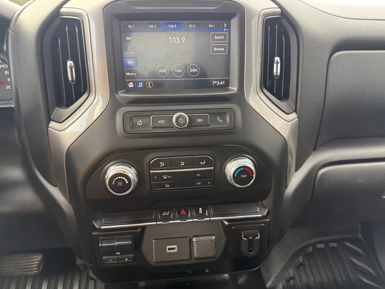 GMC Sierra 3500HD снимка GMC Sierra 3500HD