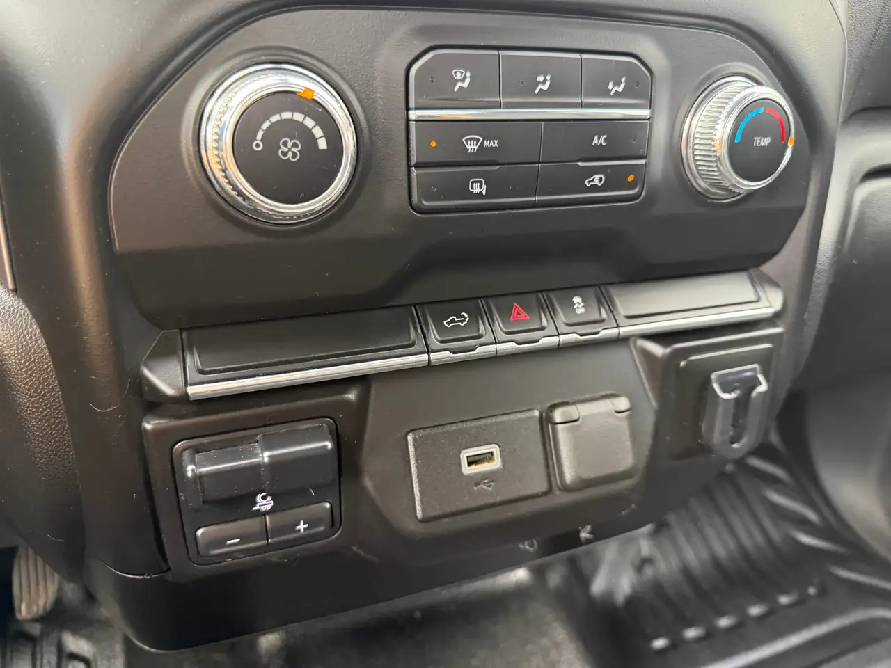 GMC Sierra 3500HD снимка GMC Sierra 3500HD