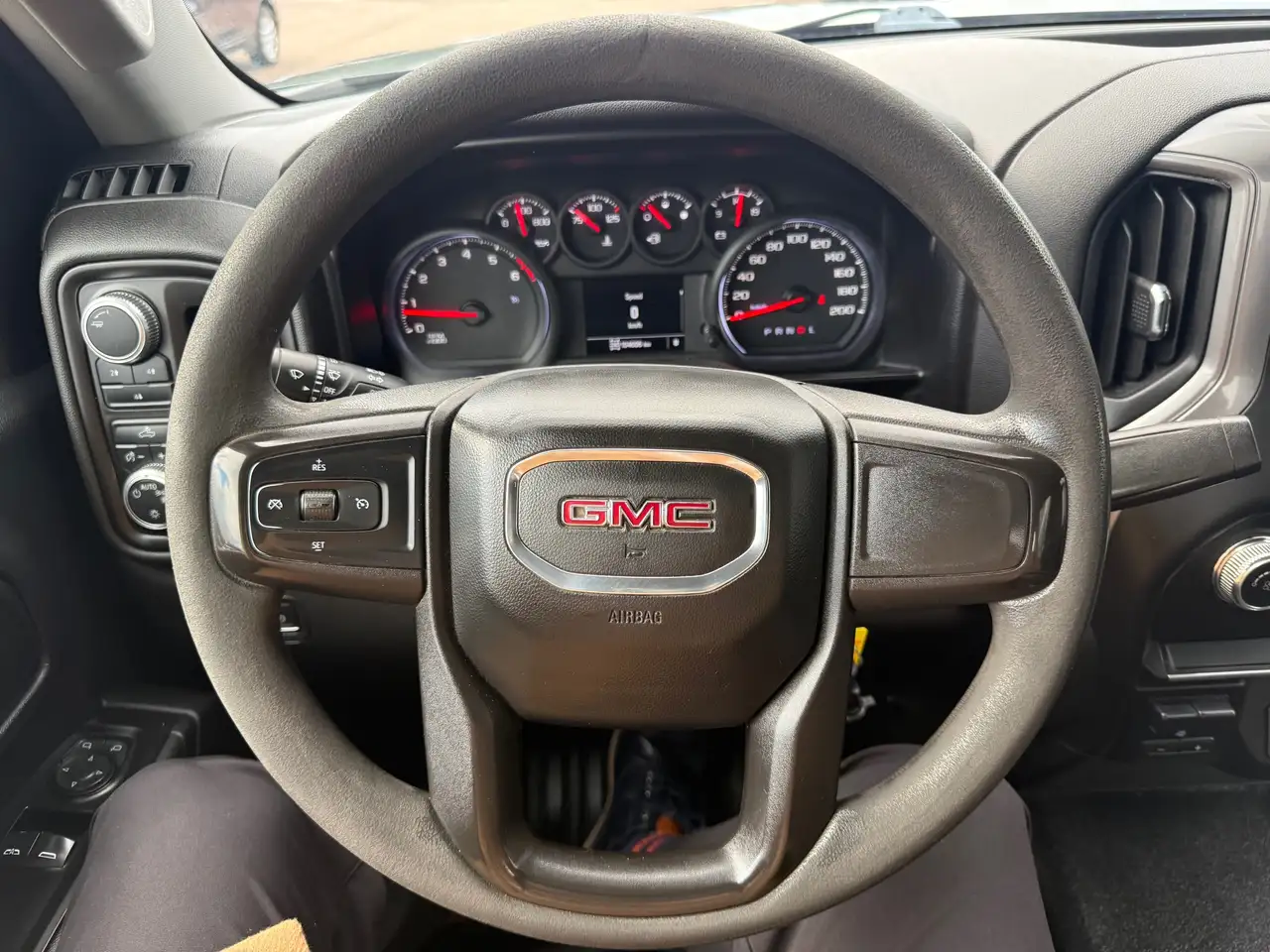 GMC Sierra 3500HD снимка GMC Sierra 3500HD