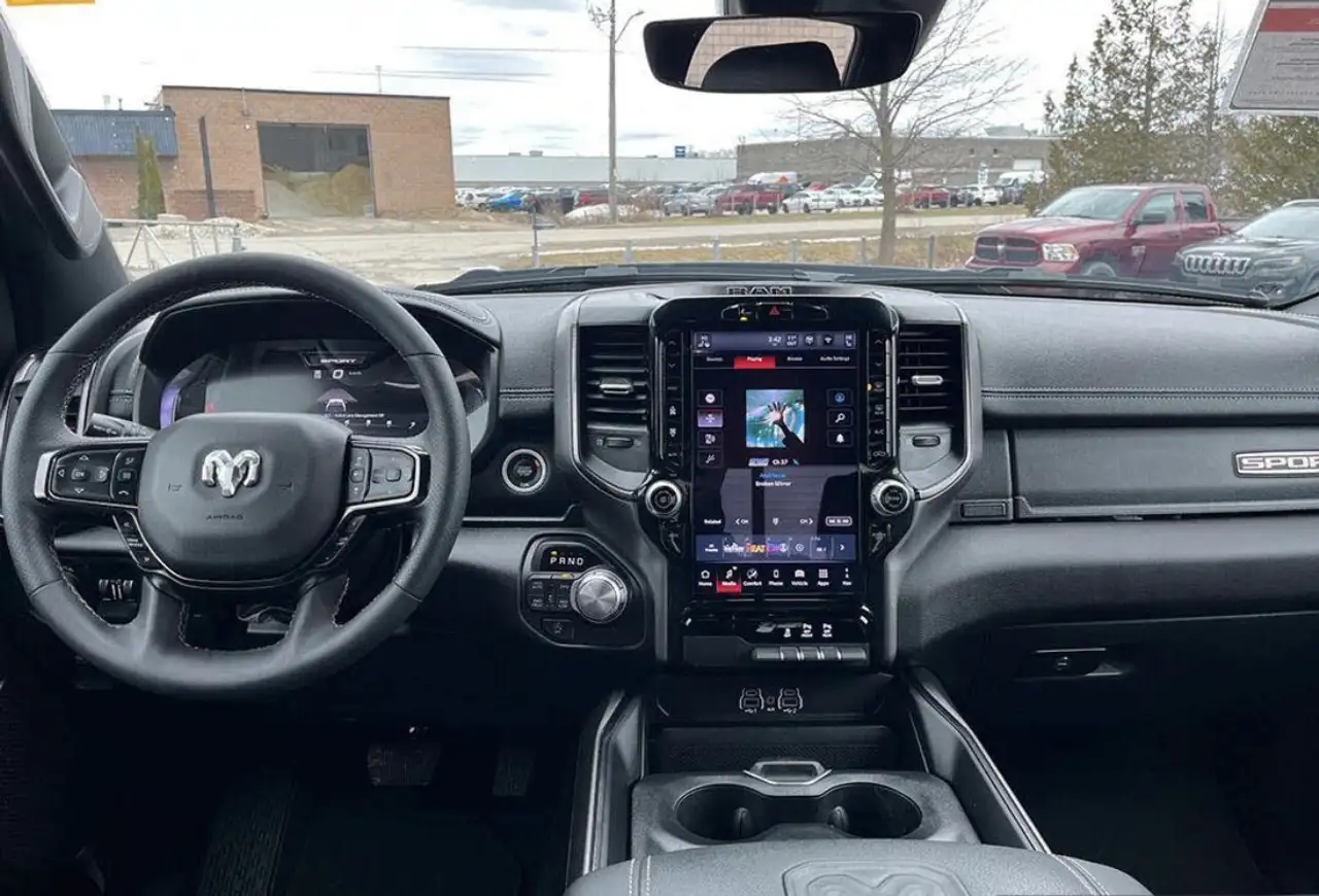 RAM 1500 снимка RAM 1500