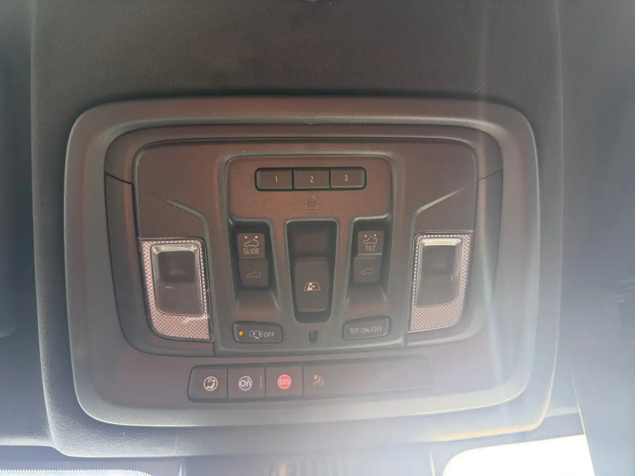 GMC Sierra 3500HD photo GMC Sierra 3500HD