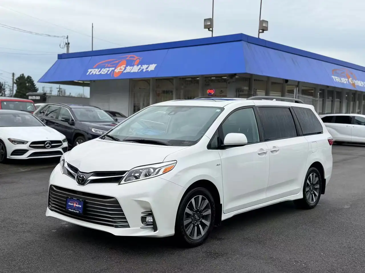 Toyota Sienna снимка Toyota Sienna
