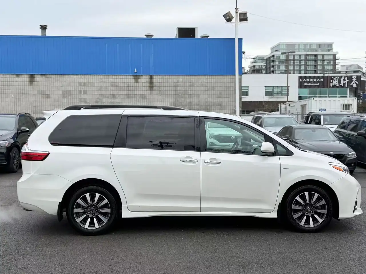 Toyota Sienna снимка Toyota Sienna