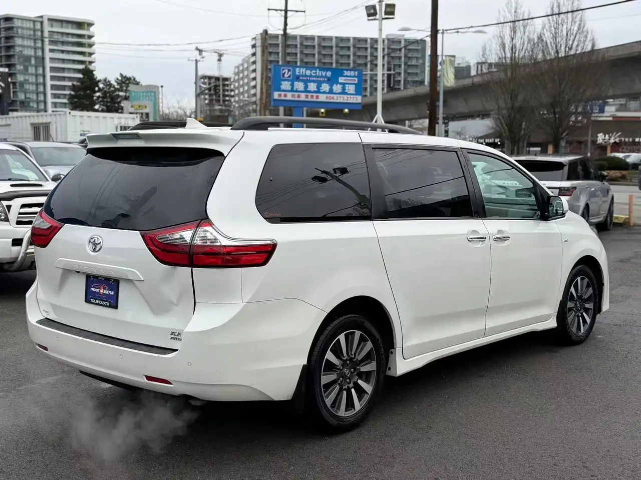 Toyota Sienna снимка Toyota Sienna