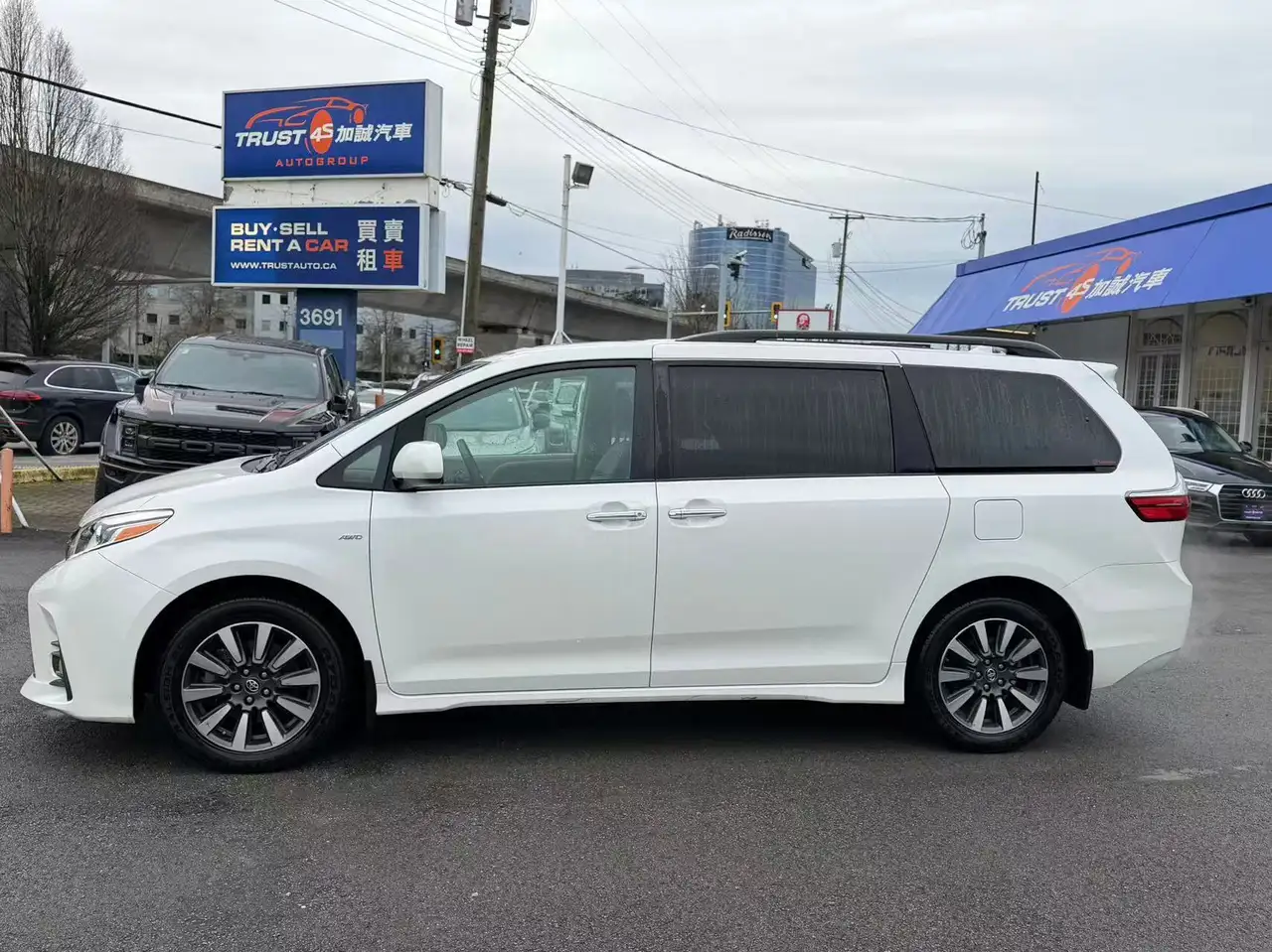 Toyota Sienna снимка Toyota Sienna