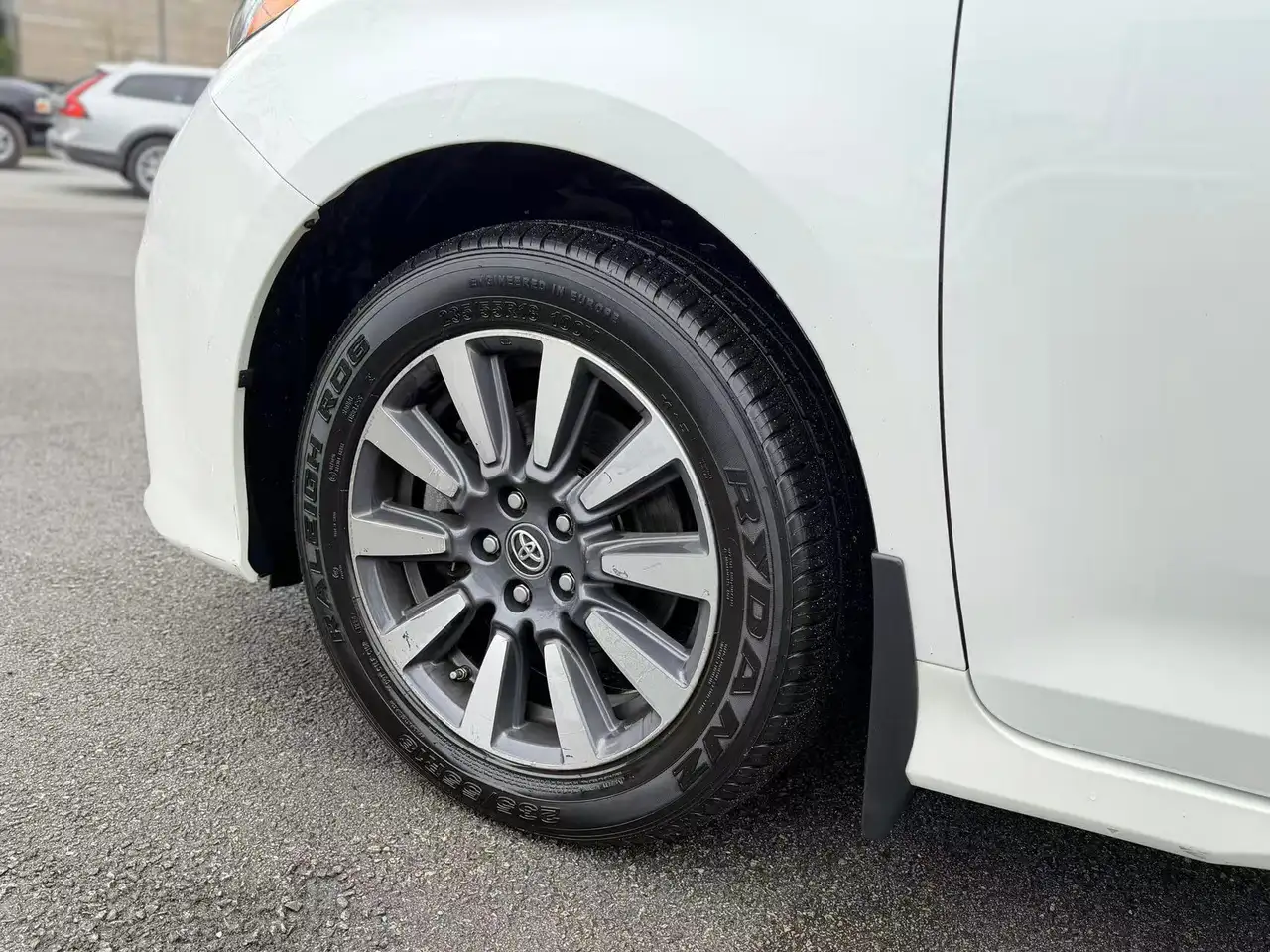 Toyota Sienna снимка Toyota Sienna