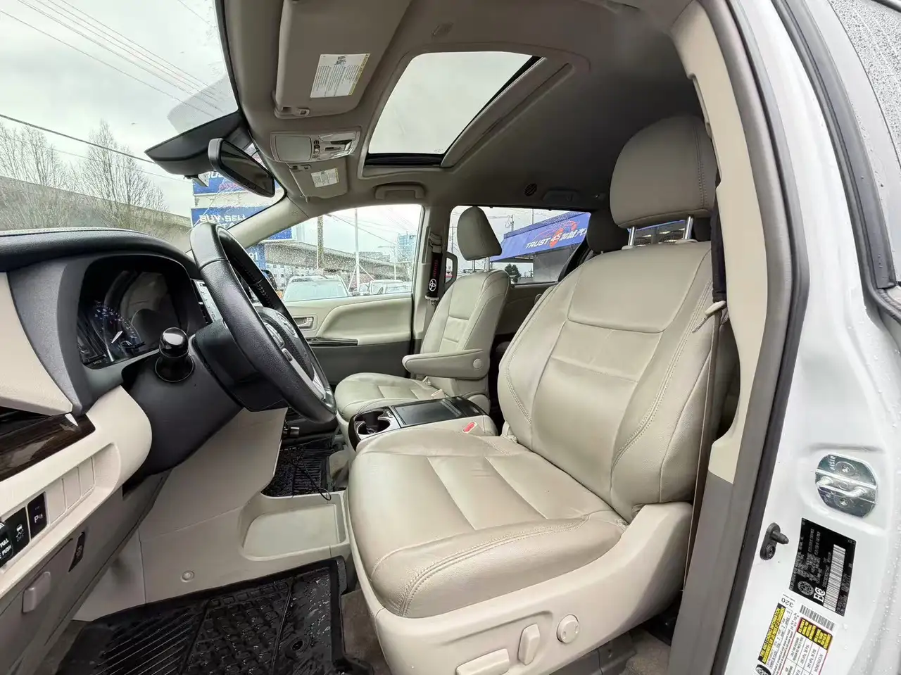 Toyota Sienna снимка Toyota Sienna