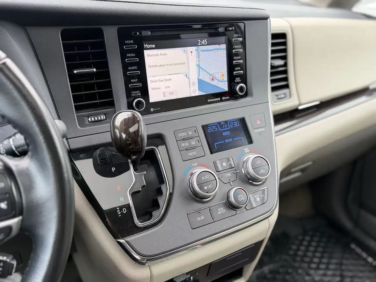 Toyota Sienna снимка Toyota Sienna
