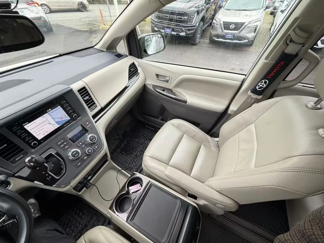 Toyota Sienna снимка Toyota Sienna