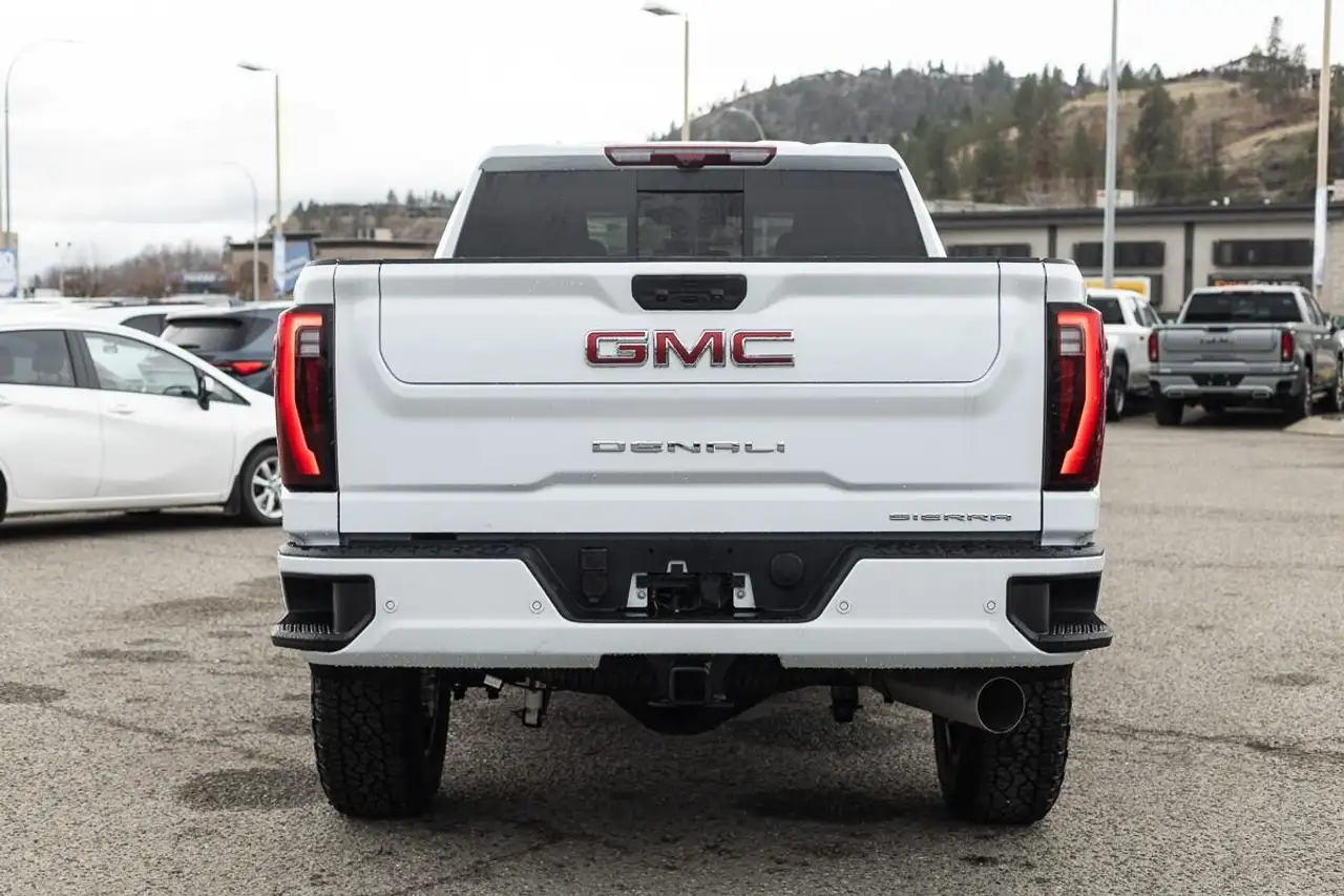 GMC Sierra 3500HD снимка GMC Sierra 3500HD
