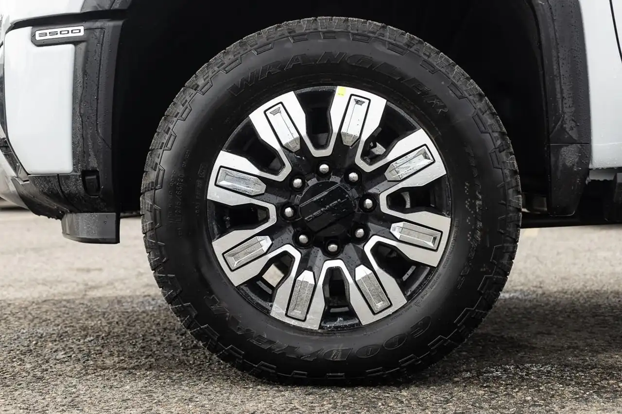GMC Sierra 3500HD снимка GMC Sierra 3500HD