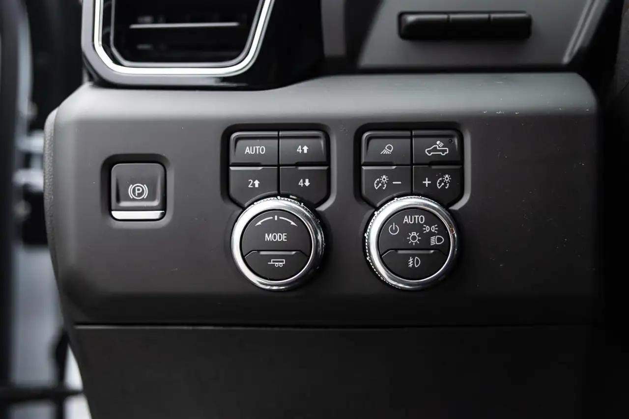 GMC Sierra 3500HD снимка GMC Sierra 3500HD