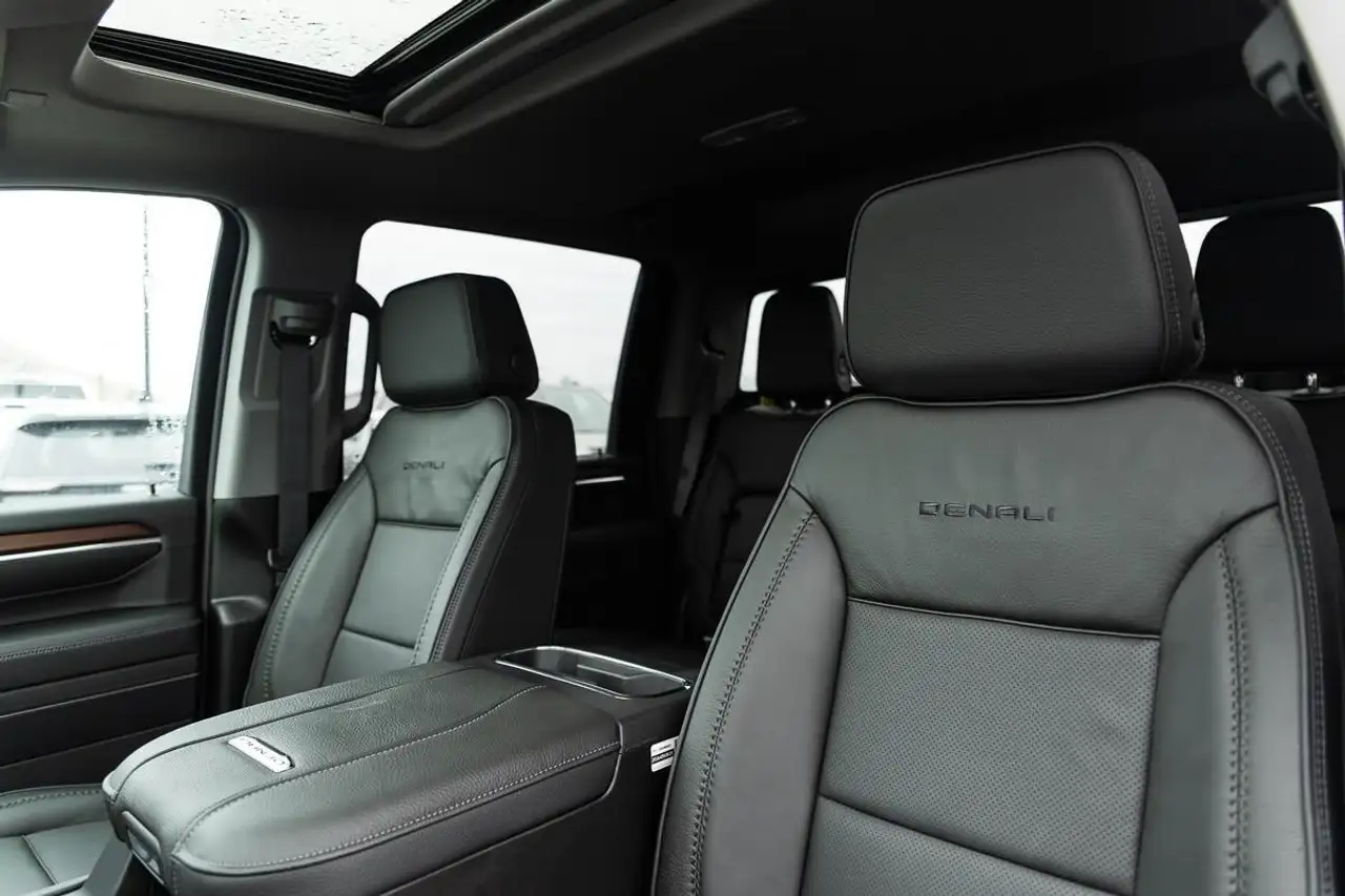 GMC Sierra 3500HD снимка GMC Sierra 3500HD