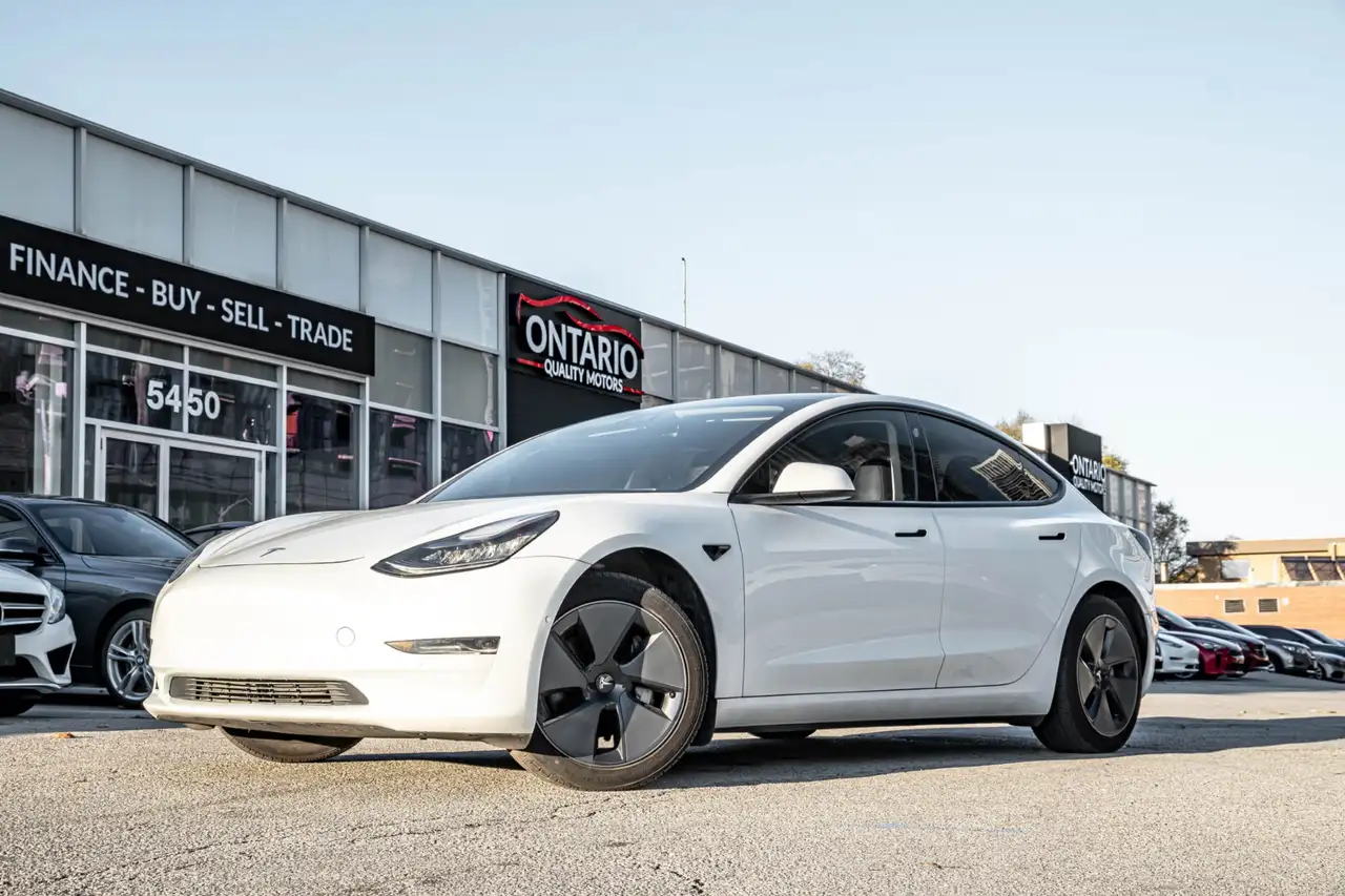 Tesla Model 3 снимка Tesla Model 3
