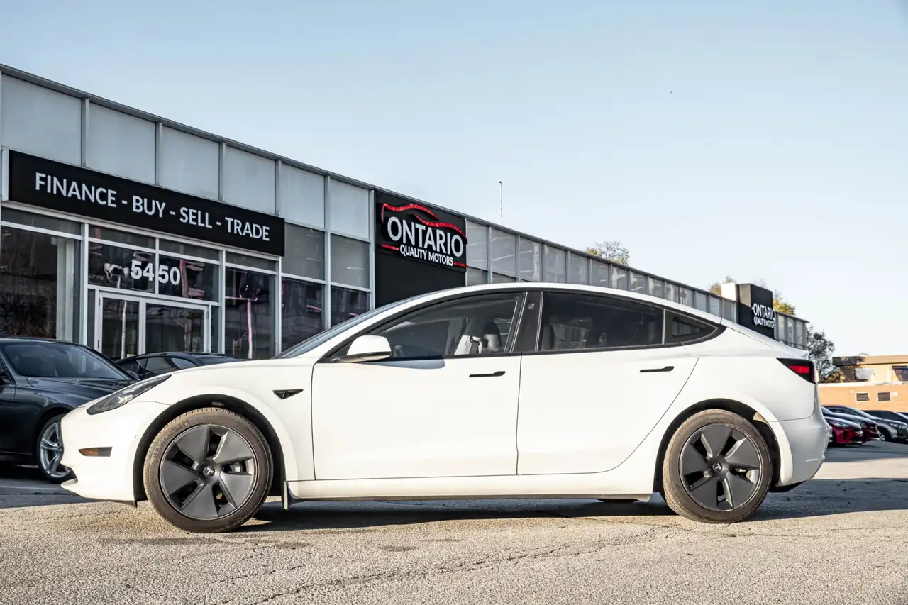 Tesla Model 3 снимка Tesla Model 3