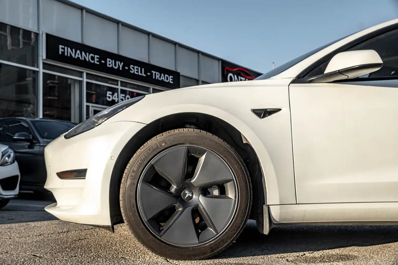 Tesla Model 3 снимка Tesla Model 3
