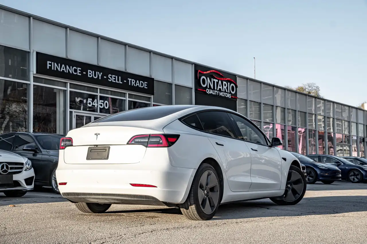 Tesla Model 3 снимка Tesla Model 3