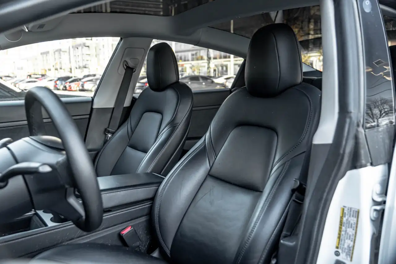 Tesla Model 3 снимка Tesla Model 3